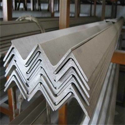 Servizio di lavorazione di angoli di acciaio leggero A572 competitivo con uguale dimensione e piegatura