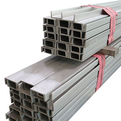 Canale U in acciaio galvanizzato con perforazione e tolleranza ± 1% offerta dai produttori